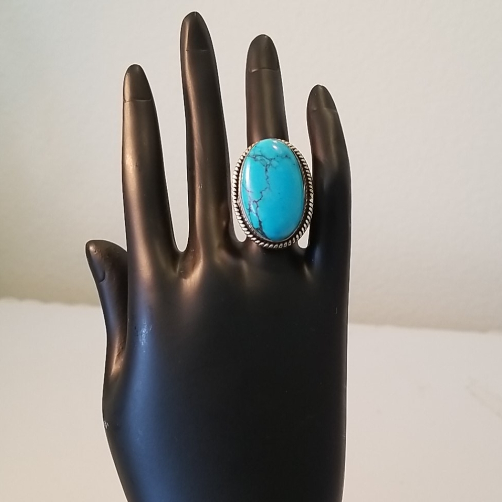 CLASSY RING NWOT - Picture 3 of 12